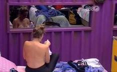 Flagra de Ana Paula do BBB16 pagando peitinhos